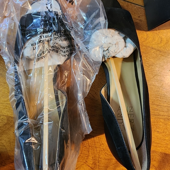 Women's Shoes - Picture 6 of 9